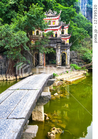 Bich Dong pagoda gate. Ninh Binh, Vietnam 12799520
