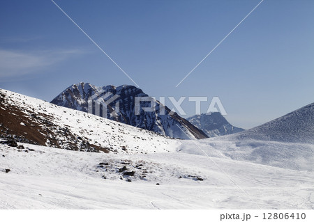 Off piste slope at sunny day 12806410