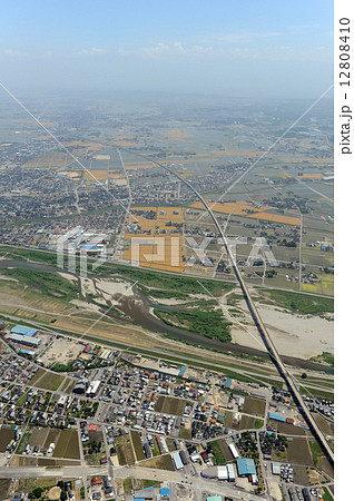 高岡市上空から建設中の北陸新幹線を空撮 12808410