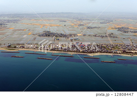 射水市の海岸線を空撮 射水市の海岸線を空撮 12808447