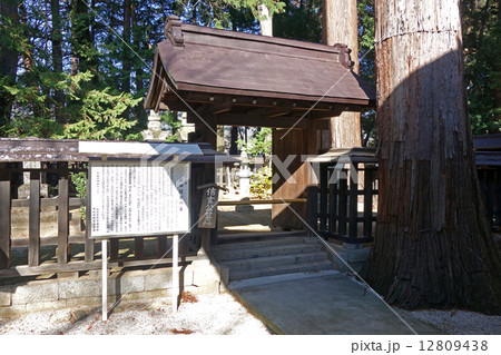 恵林寺の武田信玄墓所（山梨県甲州市） 12809438