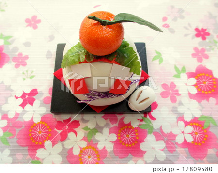 冬の風物詩 縁起物の雪うさぎ 冬の風物詩 縁起物の雪うさぎ 12809580