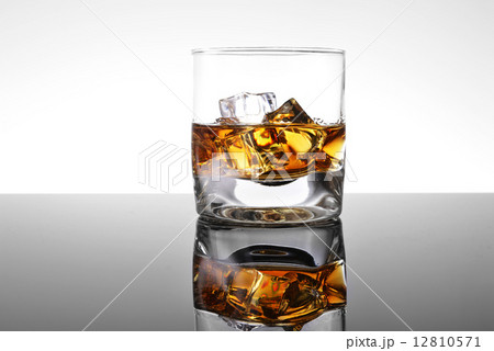 Whiskey with ice 12810571