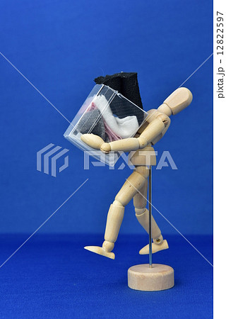 荷物運び 12822597