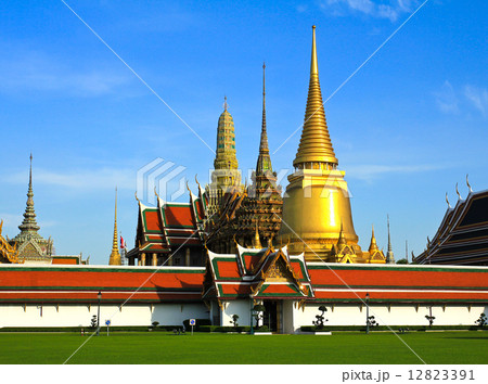 Wat pra kaew, Grand palace ,Bangkok,Thailand. 12823391