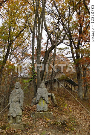 篠ノ井線廃線敷遊歩道　普寛・覚明（ふかん・かくめい）像 12823735