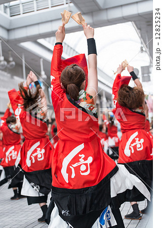 土佐の夏　よさこい祭りは楽しい　よさこい２０１４　本祭2日目　帯屋町アーケード 12825234