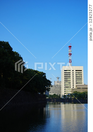 大手門から望む東京消防庁 12825277
