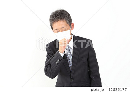 マスクをしたビジネスマン 12826177