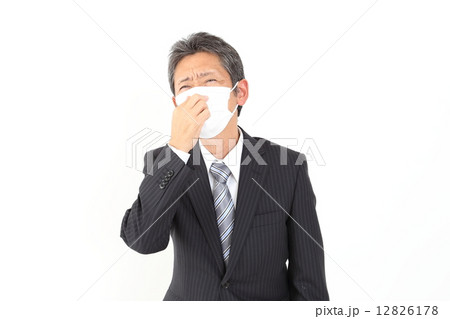 マスクをしたビジネスマン 12826178