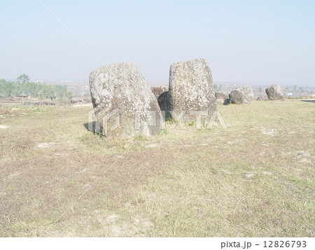 ジャール平原･壷形の石群（シエンクワーン県／ラオス） 12826793