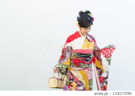 振袖の女性 12827090