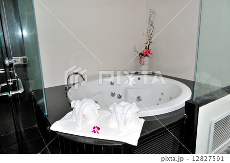 Jacuzzi at the luxury villa, Koh Chang island, Thailand Jacuzzi at the luxury villa, Koh Chang island, Thailand 12827591