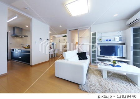 洋風建築 リビング キッチンの写真素材