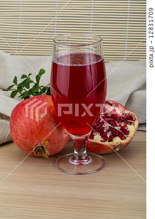 Pomecranet juice 12831709