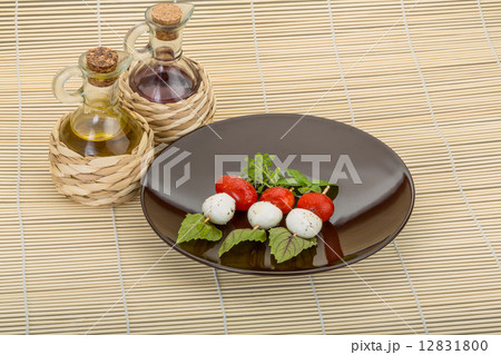 Caprese salad 12831800