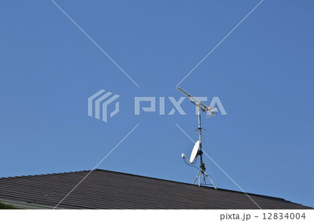 屋根のUHFアンテナとBSアンテナ 屋根のUHFアンテナとBSアンテナ 12834004