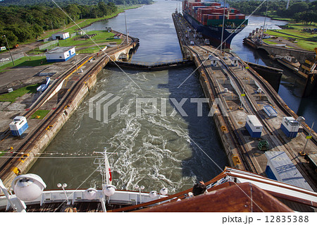 パナマ運河 12835388