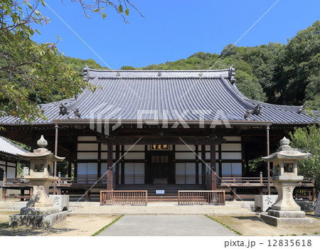 竹原市、町並み保存地区の「照蓮寺」本堂 竹原市、町並み保存地区の「照蓮寺」本堂 12835618