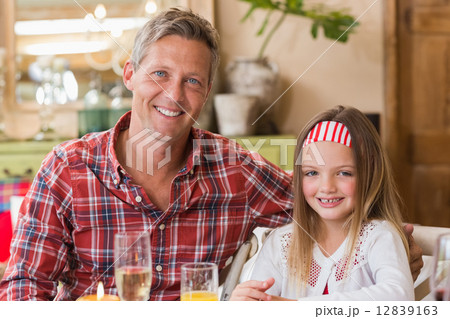 Casual father and daughter smiling at camera 12839163
