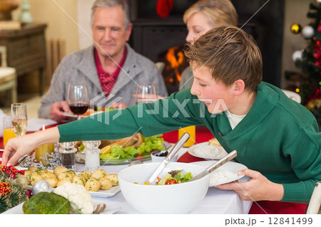 Extended family at the christmas dinner table 12841499