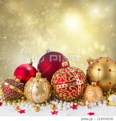 golden christmas decorations 12844836