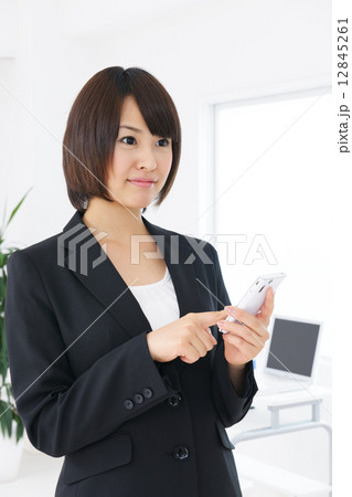 若い女性 12845261