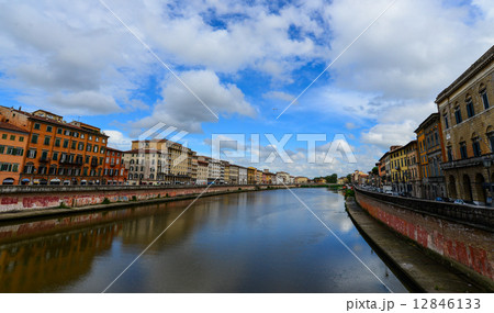 ピサのアルノ川 ピサのアルノ川 12846133