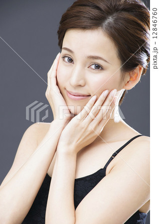ビューティー 12846760