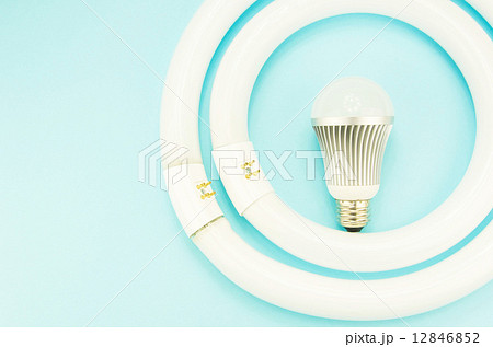 蛍光管とLED 12846852