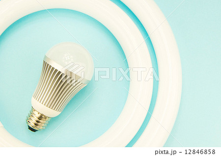 蛍光管とLED 12846858