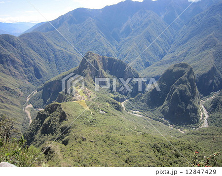 マチュピチュ山からマチュピチュを望む 12847429