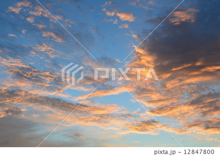 沖縄の夕焼け雲（沖縄県国頭郡本部町） 12847800