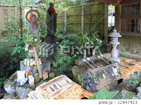 四国霊場第11番札所「藤井寺」水掛け地蔵 四国霊場第11番札所「藤井寺」水掛け地蔵 12847923