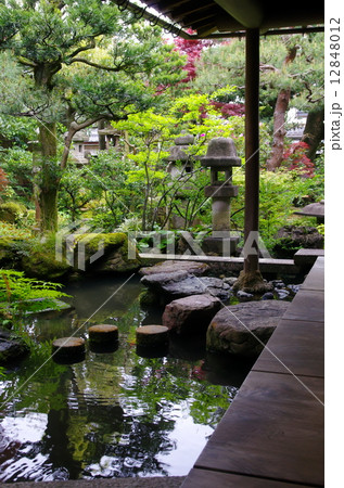 武家屋敷跡野村家の日本庭園（石川県金沢市） 12848012
