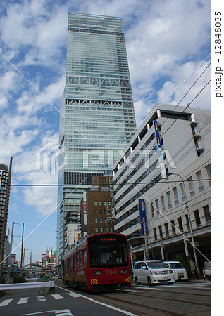 日本一ののっぽビルハルカスと路面電車 日本一ののっぽビルハルカスと路面電車 12848035