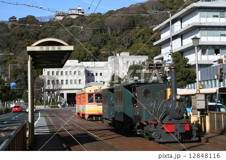 坊ちゃん列車と路面電車 坊ちゃん列車と路面電車 12848116