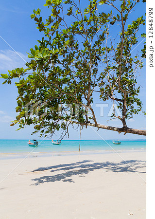White sand beach and boats 12848799