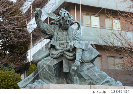 九代目･市川團十郎による「暫(しばらく)」の像（浅草寺／東京都台東区浅草） 12849434