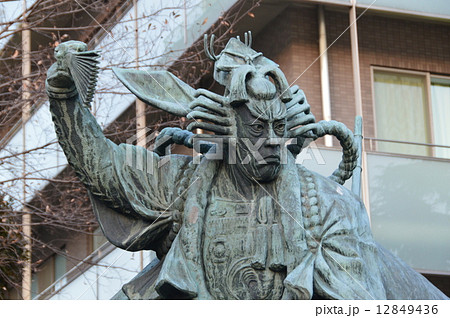 九代目･市川團十郎による「暫(しばらく)」の像（浅草寺／東京都台東区浅草） 12849436