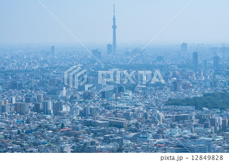 霞んだ街並み 霞んだ街並み 12849828