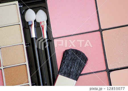 makeup brush and make-up eye shadows makeup brush and make-up eye shadows 12853077