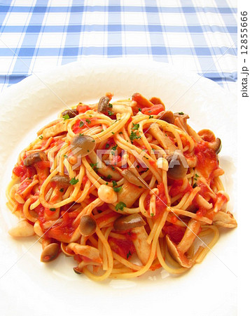 おいしい茸たっぷりのトマトソースパスタ おいしい茸たっぷりのトマトソースパスタ 12855666