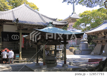 四国霊場第24番札所「最御崎寺」大師堂と多宝塔 四国霊場第24番札所「最御崎寺」大師堂と多宝塔 12857793