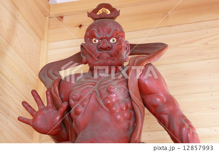 四国霊場第23番札所「薬王寺」仁王門の金剛力士像（吽形） 12857993