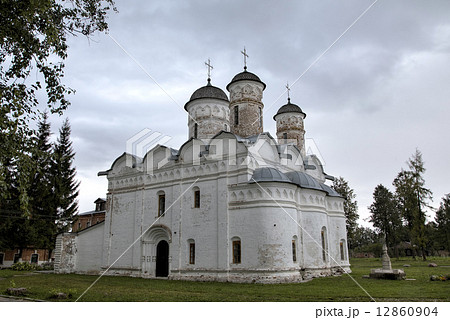 Rizopolozhensky monastery. Suzdal, Golden Ring of Russia. 12860904
