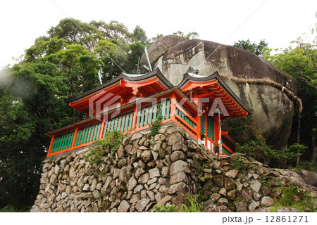 神倉山 山頂の「ゴトビキ岩」（神倉神社／和歌山県新宮市神倉） 12861271