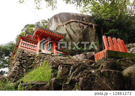 神倉山 山頂の「ゴトビキ岩」（神倉神社／和歌山県新宮市神倉） 12861272