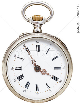 five minutes to four o'clock on dial retro watch 12861415