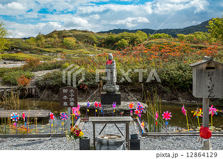 青森県むつ市　恐山（水子供養御本尊） 12864129